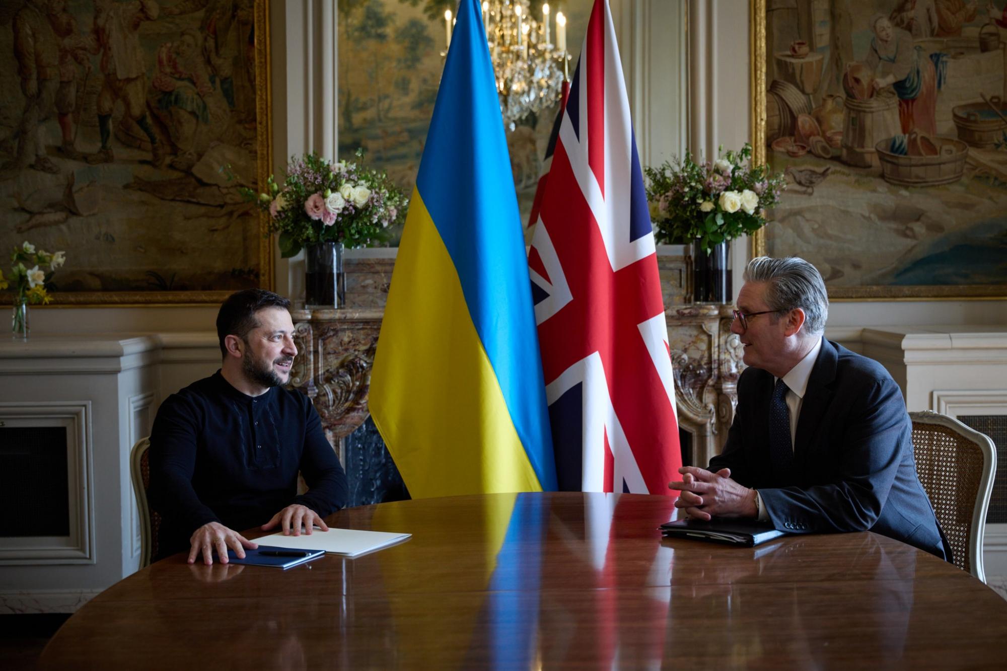 Зеленський прибув до резиденції Стармера на Даунінг-стріт